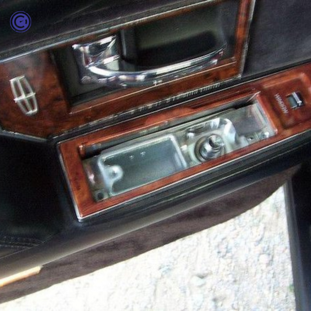 Ashtrays and cigarette lighters